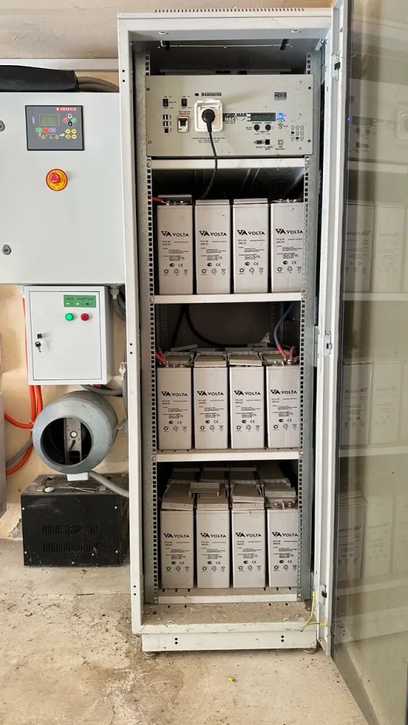 Шкаф ИБП с аккумуляторами Volta.jpg Шкаф ИБП с аккумуляторами Volta.jpg